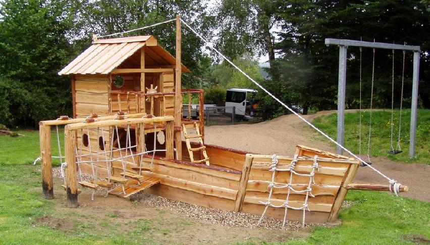 Spielschiffe für Kindergarten Almhütte Naturholzbau